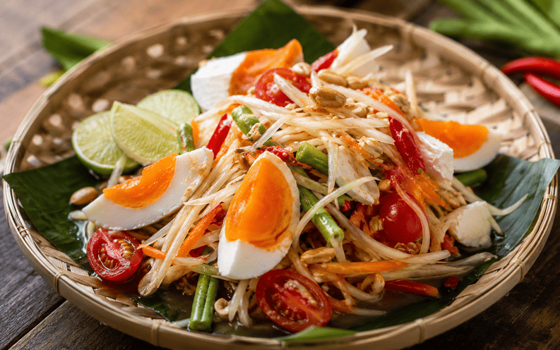 ส้มตำไทยไข่เค็ม